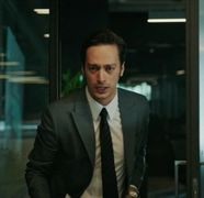 Rezumat episodul 17 „Fata de la fereastră”, difuzat în 29 octombrie la Kanal D: Rafet îl anunță pe Sedat că îl dezmoștenește